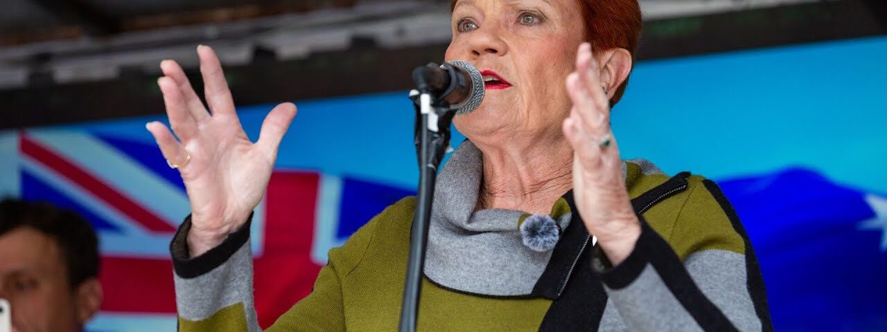 Pauline Hanson heckled during Victorian migration protest
