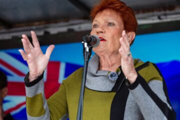 Pauline Hanson heckled during Victorian migration protest